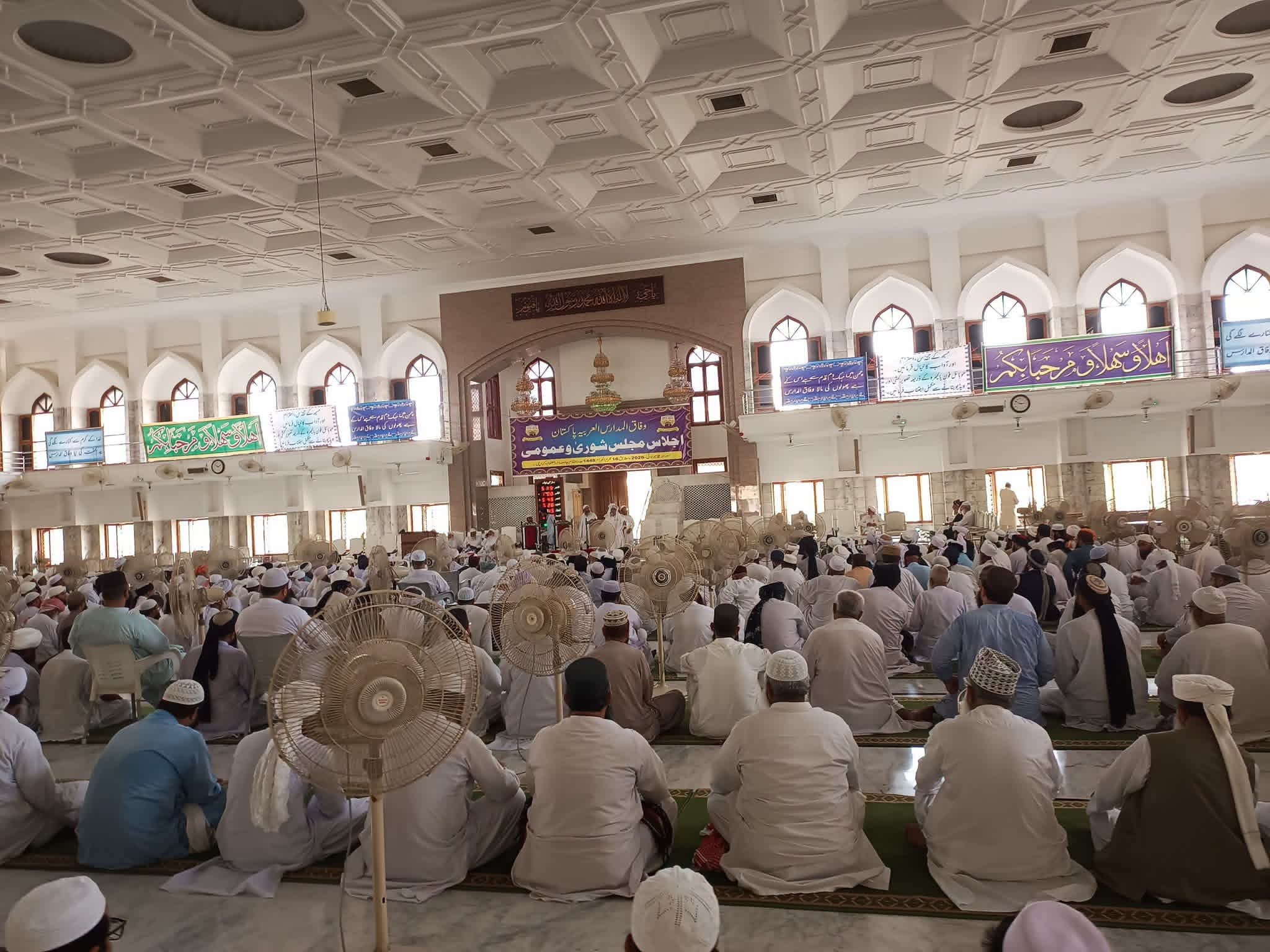 جامعہ دارالعلوم کراچی میں وفاق المدارس العربیہ پاکستان کے انتخابی اجلاس کا منظر